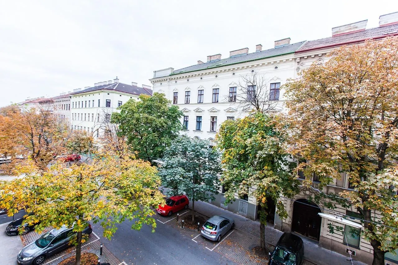 Cosy 2 Bedroom Apartment Vienna, Free Garage Vienna