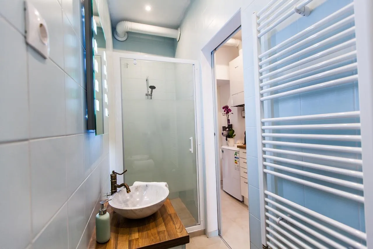 Cosy 2 Bedroom Apartment Vienna, Free Garage