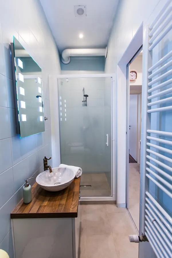 Cosy 2 Bedroom Apartment Vienna, Free Garage