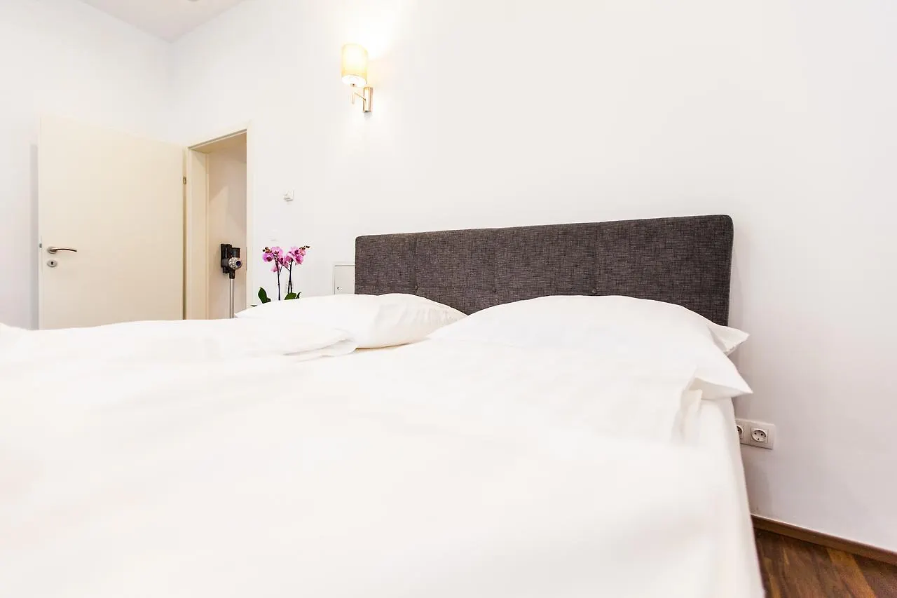Cosy 2 Bedroom Apartment Vienna, Free Garage